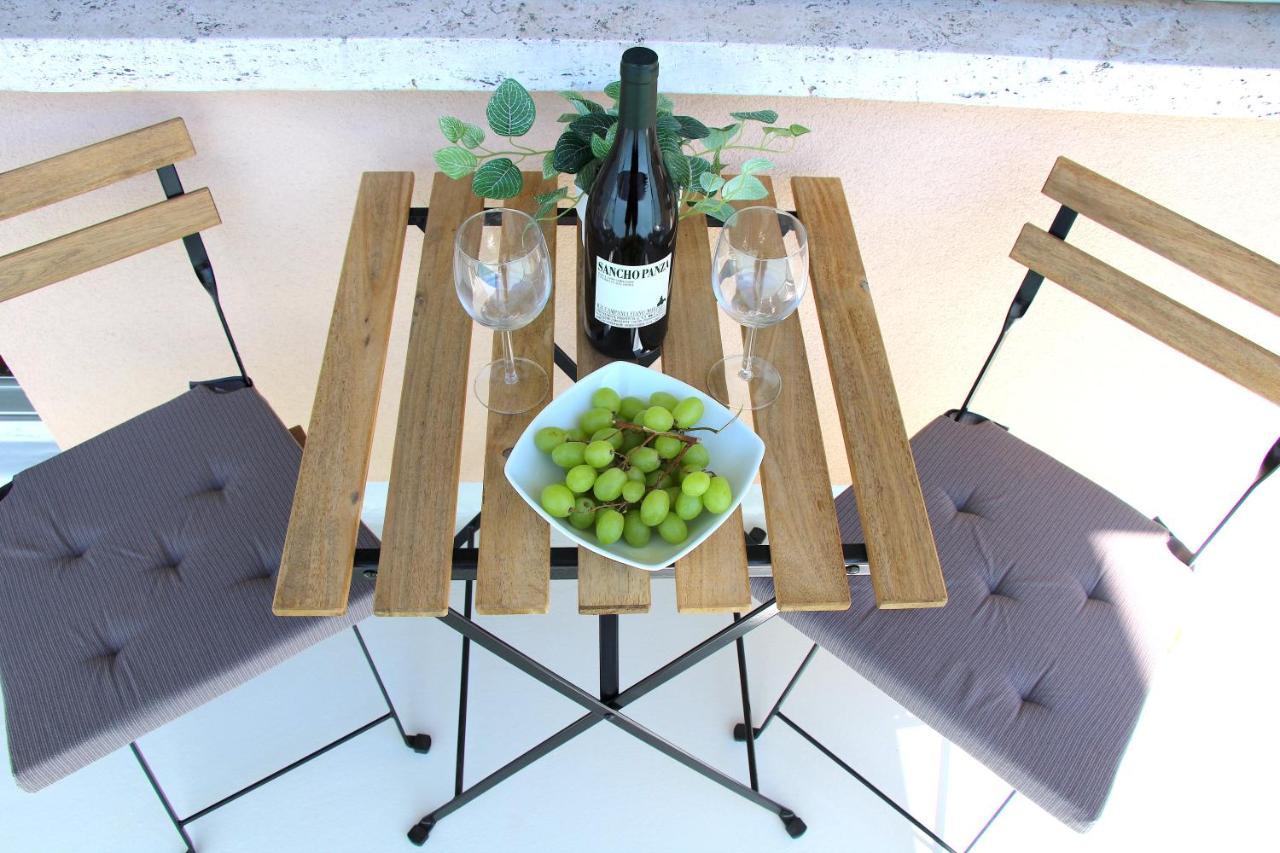 Cozy Apartment With Free Parking & Close To Lake Lugano Ngoại thất bức ảnh